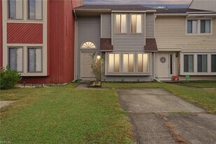 710 Waters Dr in Virginia Beach, VA - Building Photo