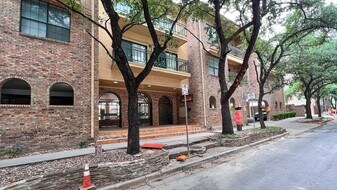 1908 San Antonio St, Unit 202 in Austin, TX - Building Photo