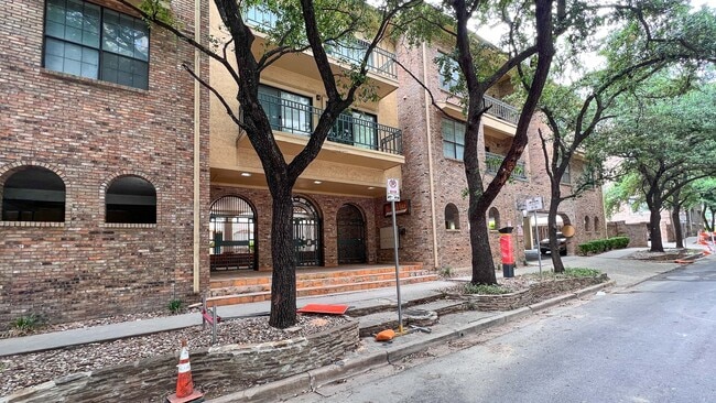 property at 1908 San Antonio St
