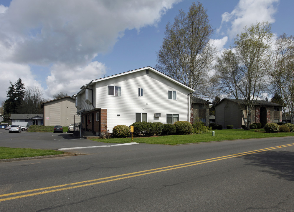 Colonial East Apartments in Vancouver, WA - Building Photo