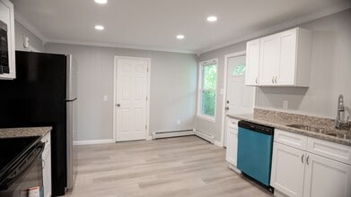 4 St Paul St in Westfield, MA - Building Photo - Building Photo