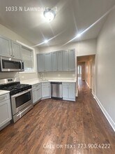 1033 N Lawndale Ave in Chicago, IL - Foto de edificio - Building Photo