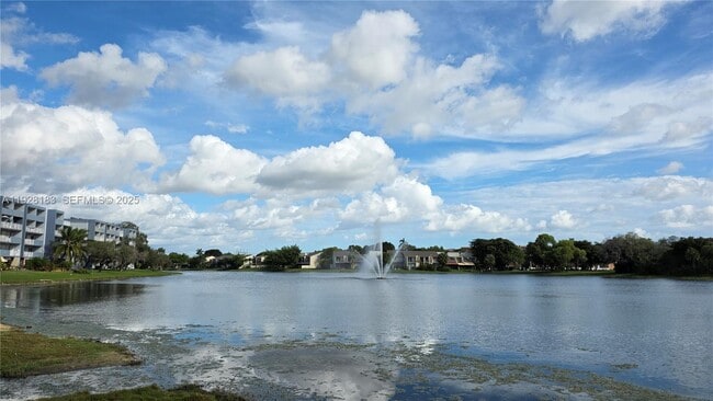 9375 Fontainebleau Blvd in Miami, FL - Building Photo - Building Photo