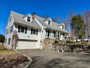 55 Knollcrest Rd in New Fairfield, CT - Building Photo - Building Photo