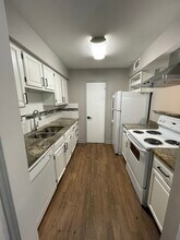 1757 S Brightside View Dr, Unit B in Baton Rouge, LA - Foto de edificio - Building Photo