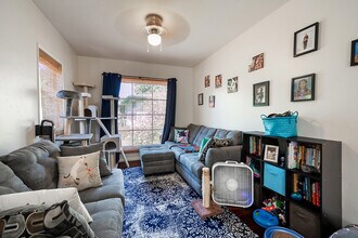 4979 Randlett Dr in La Mesa, CA - Foto de edificio - Building Photo