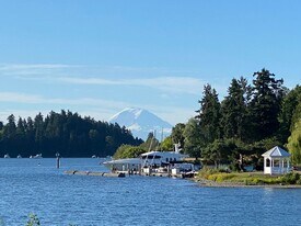 4915 Lake Washington Blvd S in Seattle, WA - Building Photo