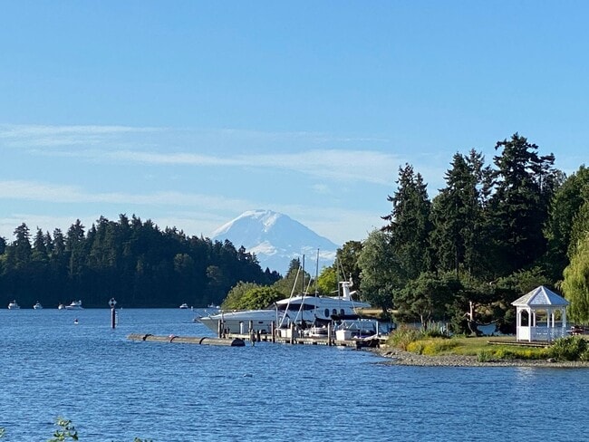 property at 4915 Lake Washington Blvd S