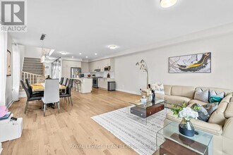 908 Clarkia St in Ottawa, ON - Building Photo - Building Photo