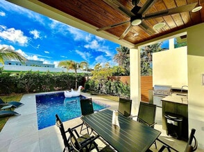 549 NE 14th Ave in Fort Lauderdale, FL - Foto de edificio - Building Photo