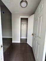 8100 Leonora St in Houston, TX - Building Photo