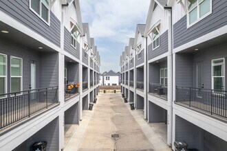 316 Thornton Rd in Houston, TX - Foto de edificio - Building Photo