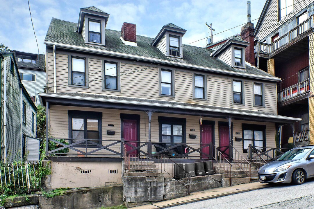 162-166 E Sycamore St in Pittsburgh, PA - Building Photo