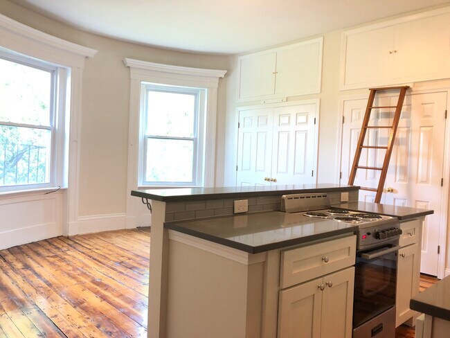 614 Massachusetts Ave, Unit 10