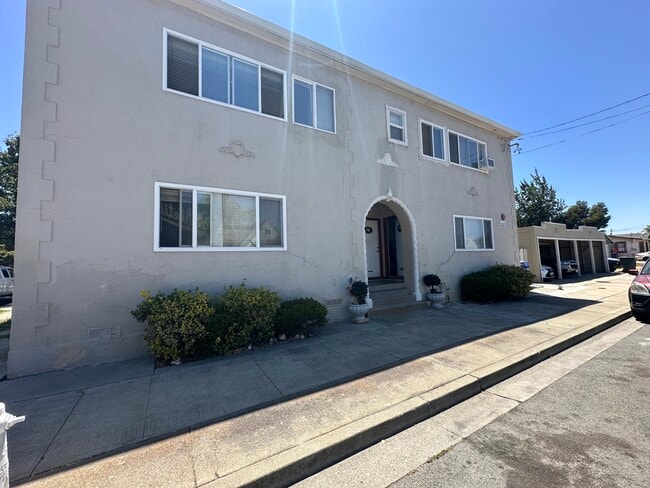 784 E 11th St, Unit E 11th