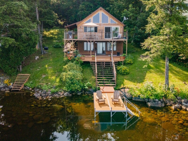 316 Redcedar Ln in Sidney, ME - Foto de edificio