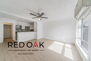 6555 La Mirada Ave, Unit 27 in Los Angeles, CA - Building Photo