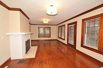 4905 Broadway St in Indianapolis, IN - Building Photo - Building Photo