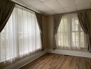 54 Oxford Rd, Unit First floor, right in New Hartford, NY - Building Photo - Building Photo