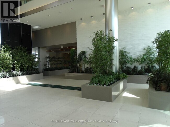 9600-9600 Yonge St in Richmond Hill, ON - Building Photo - Building Photo