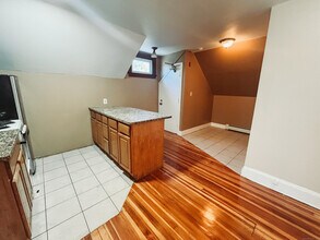 62 Quaker Ln S in West Hartford, CT - Building Photo - Building Photo