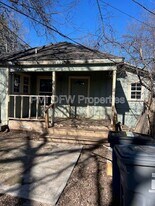 219 S Montreal Ave in Dallas, TX - Building Photo