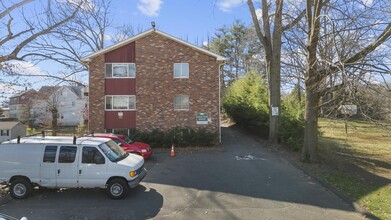 98 Carlton St in New Britain, CT - Building Photo - Building Photo