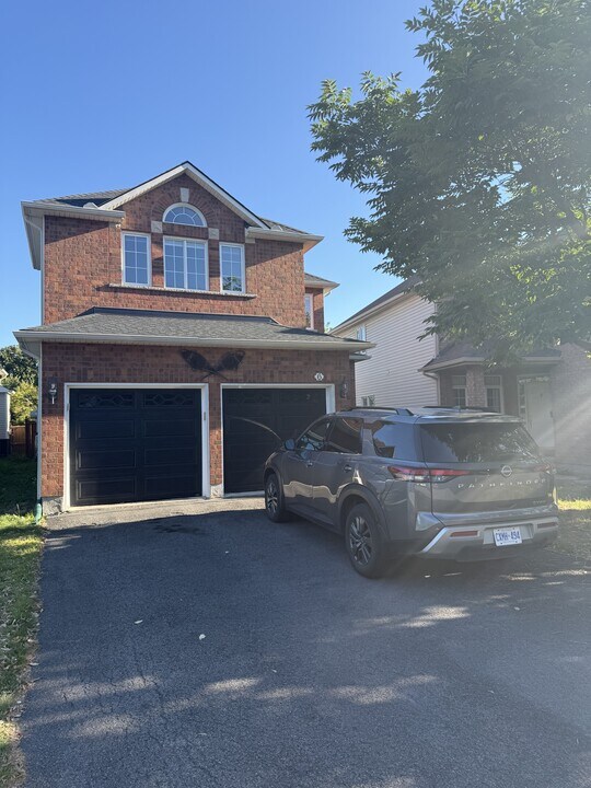 6 Bellingham Pl in Ottawa, ON - Building Photo