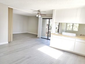 8614 Woodley Ave-Unit -115 in Los Angeles, CA - Building Photo - Building Photo