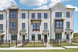 504 Healy Dr in Cumming, GA - Building Photo