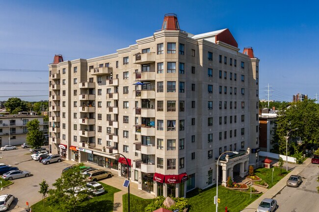 4865-4885 Jean-Talon Rue O in Montréal, QC - Building Photo - Building Photo