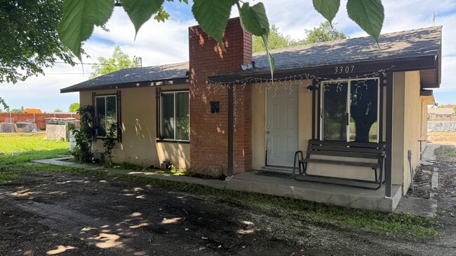 property at 3307 Minniear Ave