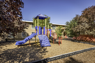 River's Edge Apartments in Carmichael, CA - Building Photo - Building Photo