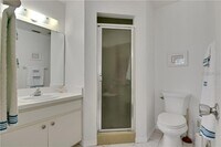 525 Parkdale Mews photo'