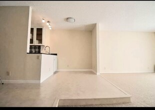 3029 Kaiser Dr, Unit D in Santa Clara, CA - Foto de edificio - Building Photo