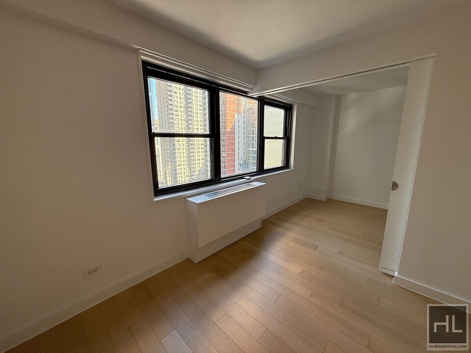 East 39th Street in New York, NY - Building Photo