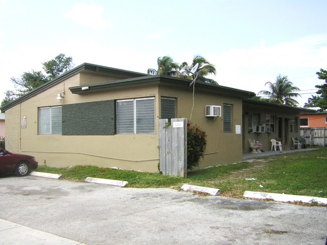 1081 NE 80th St in Miami, FL - Foto de edificio - Building Photo