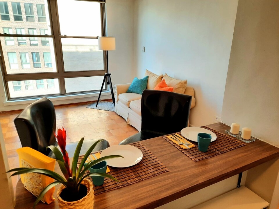 1260 21st St NW, Unit 808 in Washington, DC - Building Photo