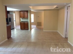 4111 Sand Lake Ct in Tampa, FL - Foto de edificio - Building Photo