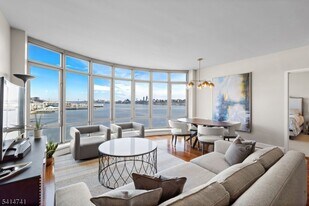 8100 River Rd in North Bergen, NJ - Building Photo