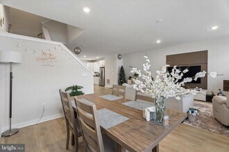 46 Continental Wy in Bridgeport, PA - Building Photo - Building Photo