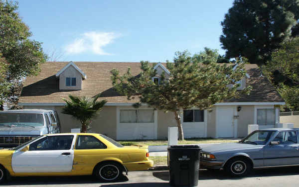 6852-6858 Hinds Ave in North Hollywood, CA - Building Photo - Building Photo