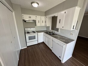 1274 E Rockhill St in Springfield, MO - Building Photo - Building Photo