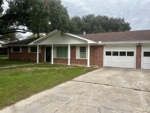 795 Vogel Dr in Lockhart, TX - Building Photo - Building Photo