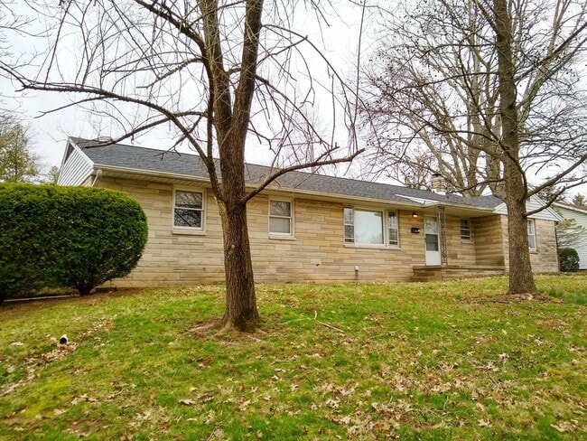 208 S Hillsdale Dr in Bloomington, IN - Building Photo - Building Photo