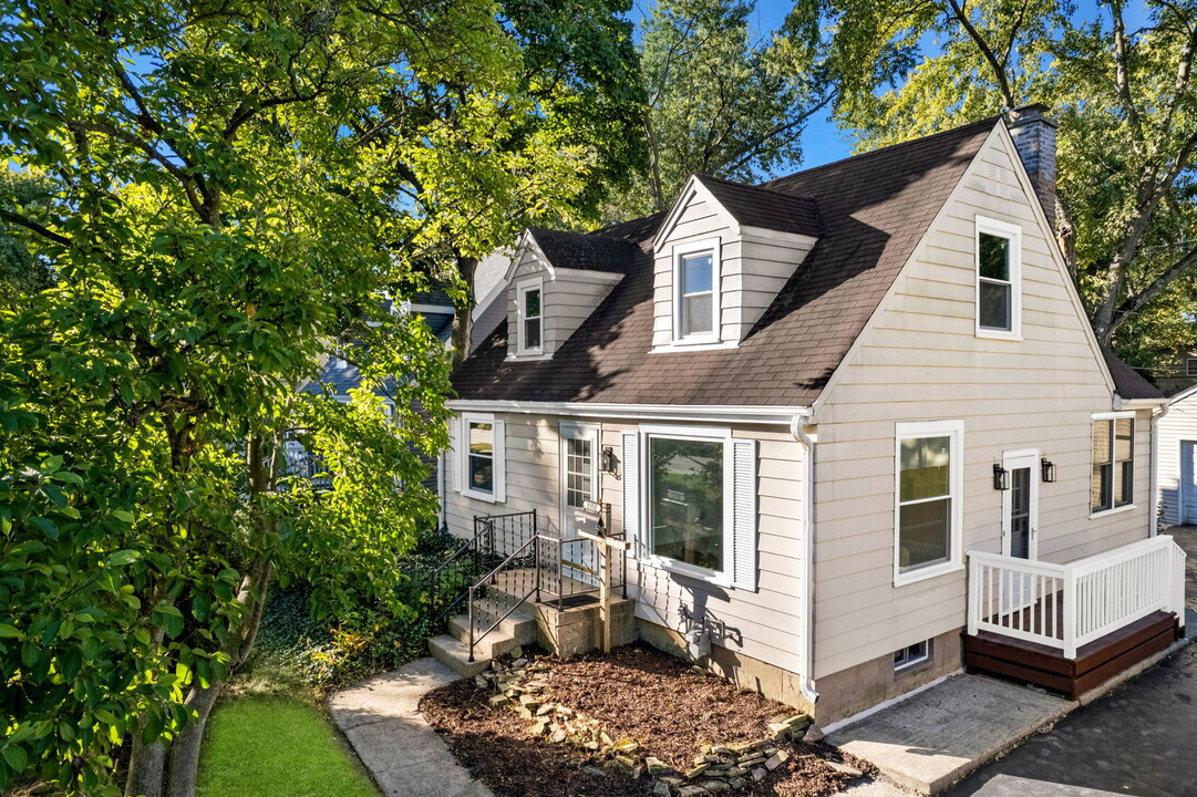 1552 McCraren Rd in Highland Park, IL - Foto de edificio