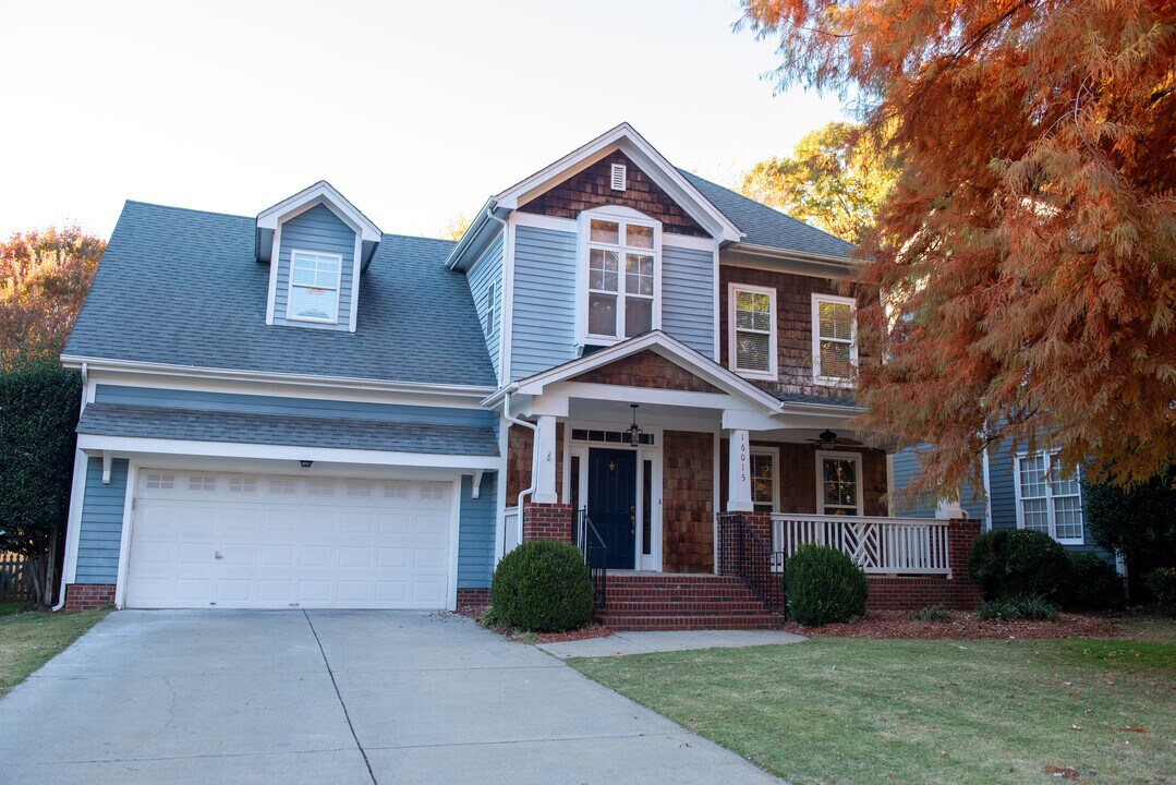 16015 Kelly Park Cir in Huntersville, NC - Building Photo