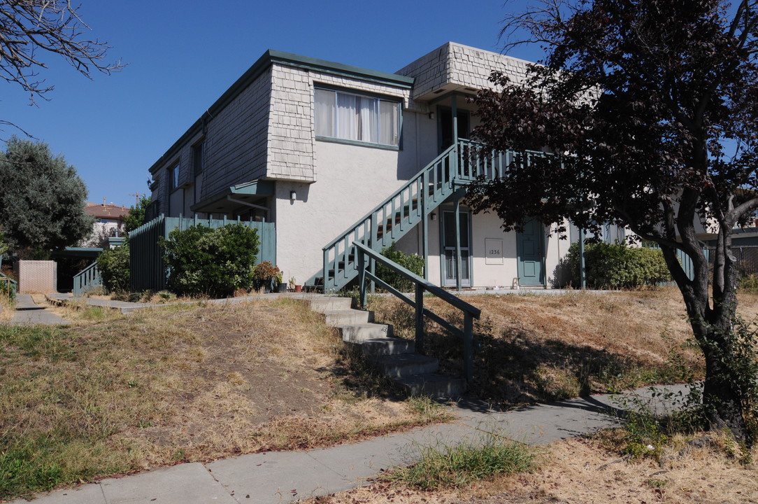 Sierra Village Apartments in San Jose, CA - Building Photo