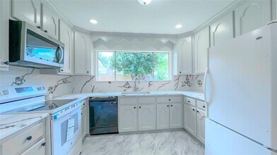 7403 Breccia Dr in Houston, TX - Building Photo - Building Photo