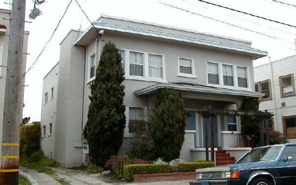 3915-3919 Clarke St in Oakland, CA - Foto de edificio - Building Photo